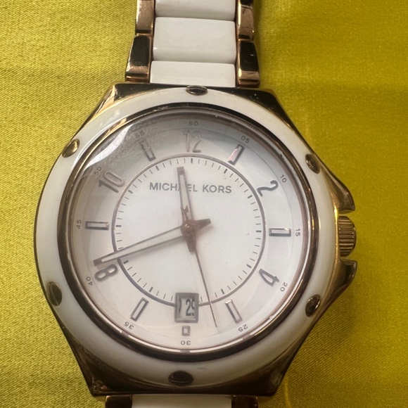 Michael Kors RoseGold/White Watch main image 7